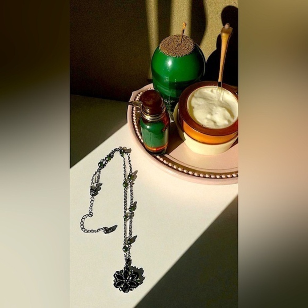 Vintage 1928 floral necklace,emerald green rhinestones & pearls,filigree setting